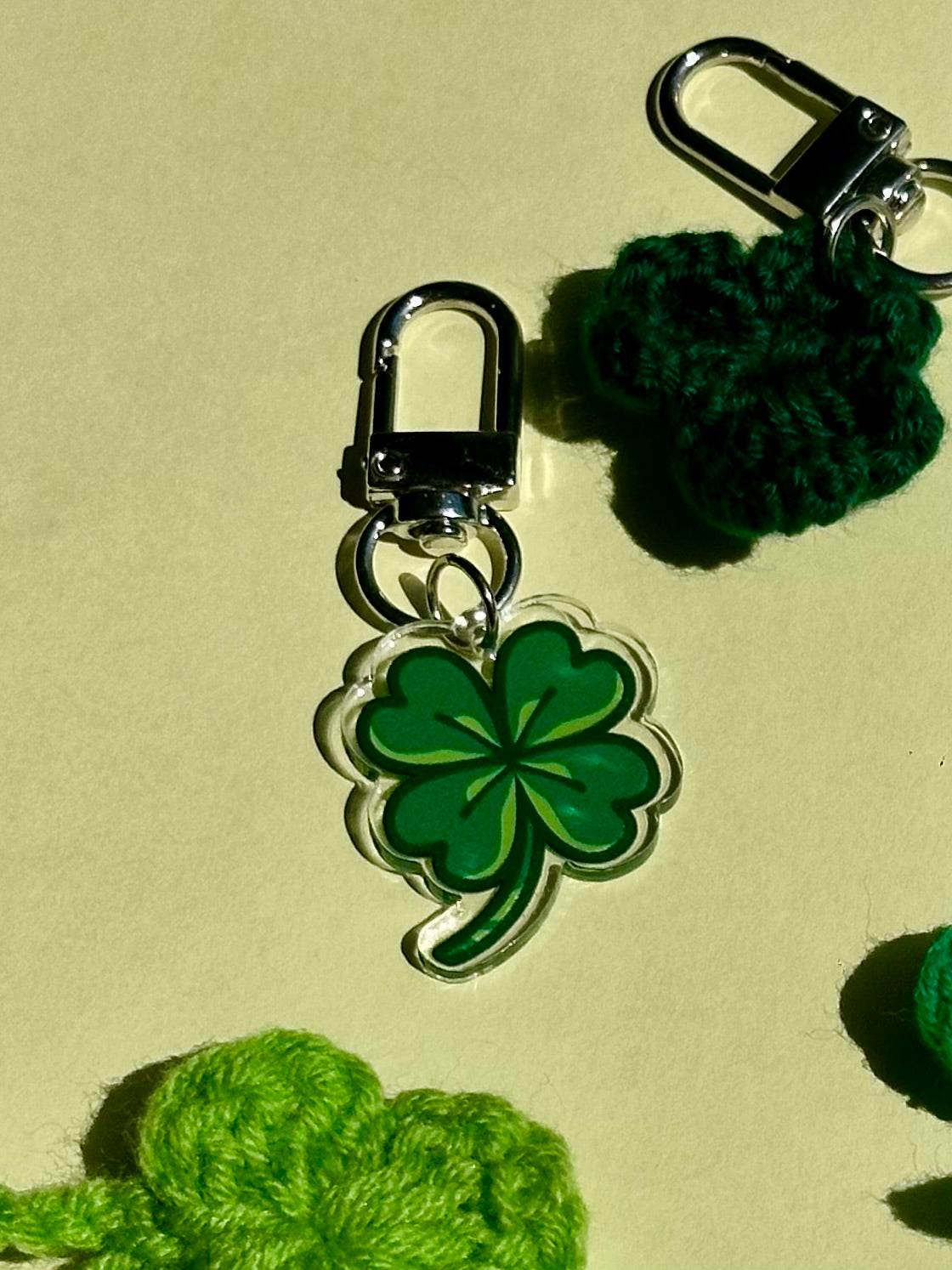Porte-clés trèfle à quatre feuilles acrylique