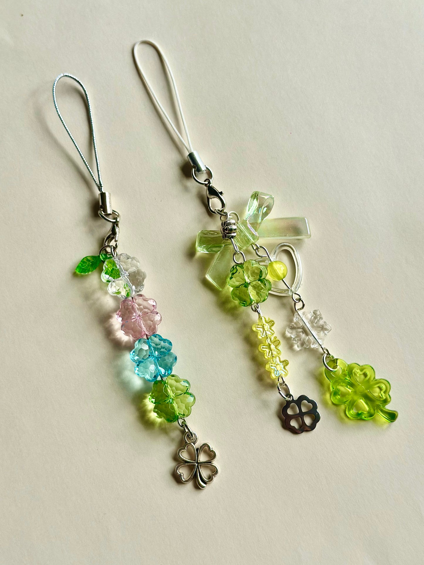 Charm de sac Trèfles pastel