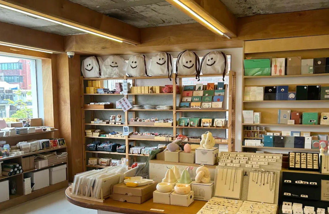 Voyager léger avec de la papeterie : nos essentiels minimalistes à emporter