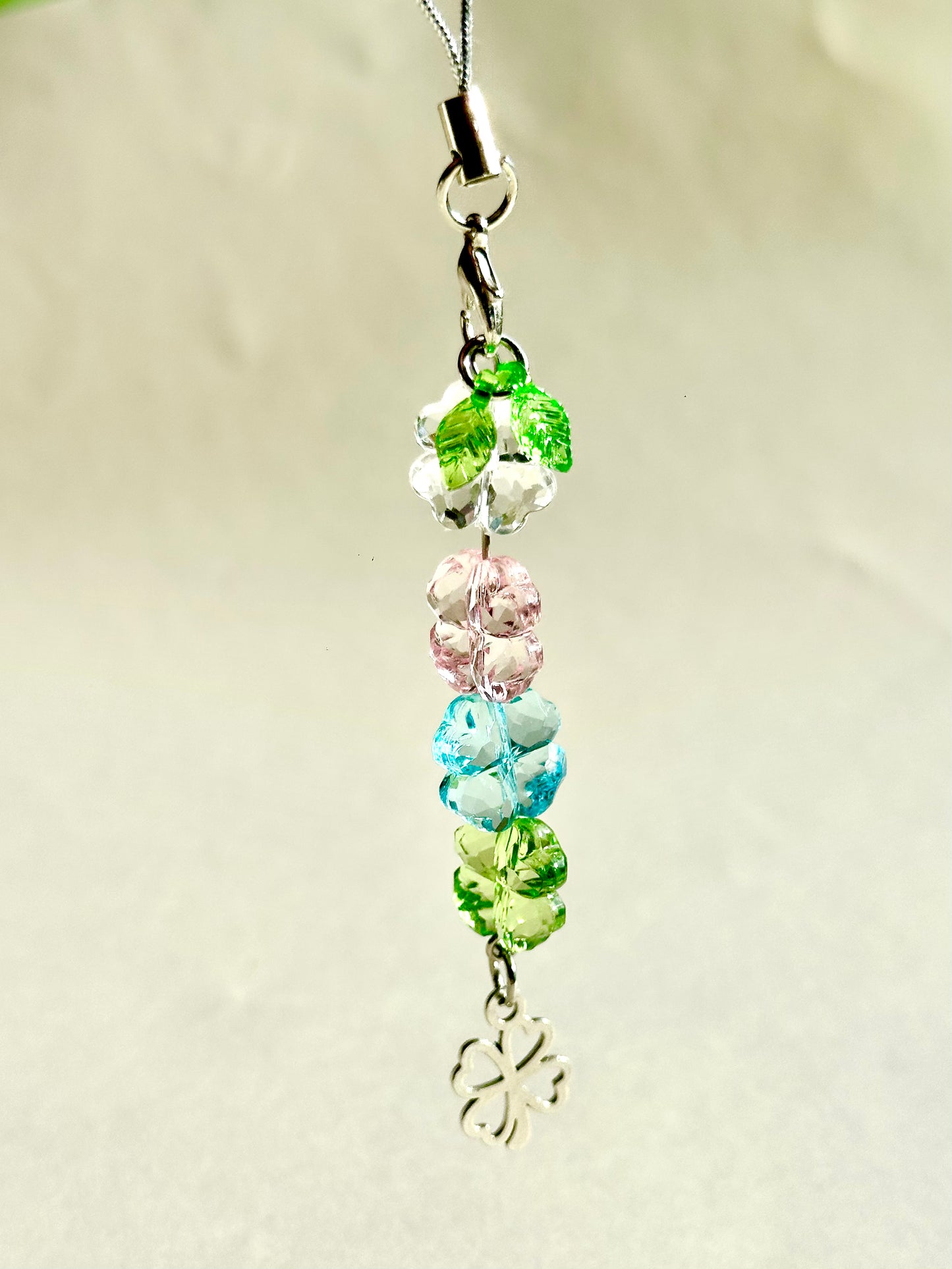 Charm de sac Trèfles pastel